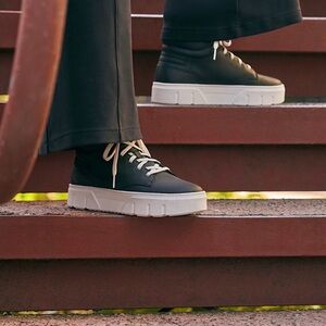 Women's Laurel Court High Top Lace-Up Sneaker